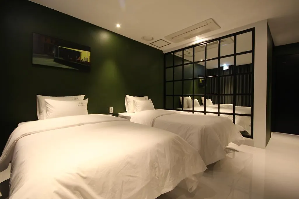 Soyu Hotel Busan 2*,